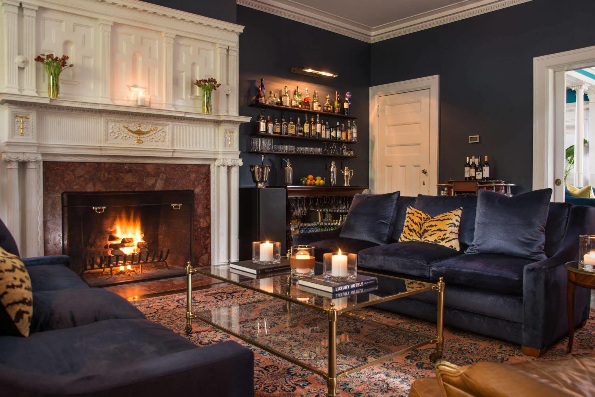 Kemble Inn - Restaurant - Bar Lenox Extérieur photo